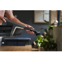 Dusting brush with flexible swivel joint